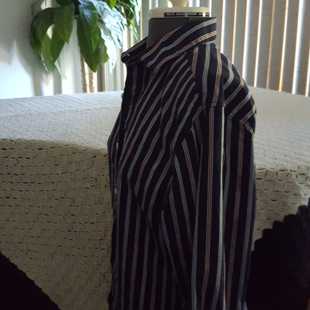 Claiborne Slim Fit Shirt. - Picture 4 of 5